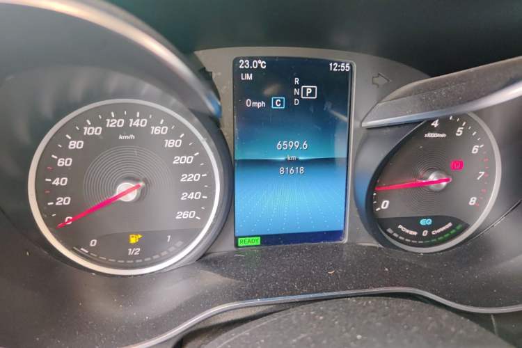 Used Mercedes-Benz C-Class 2019 C 260 L Sport Edition Odometer Close Up