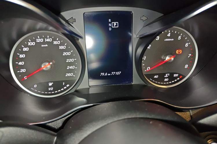 Used Mercedes-Benz C-Class 2019 C 180 L Fashion Edition Sport Version Odometer Close Up