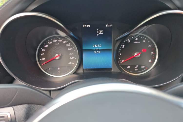Used Mercedes-Benz C-Class 2019 C 180 L Fashion Edition Sport Version Odometer Close Up