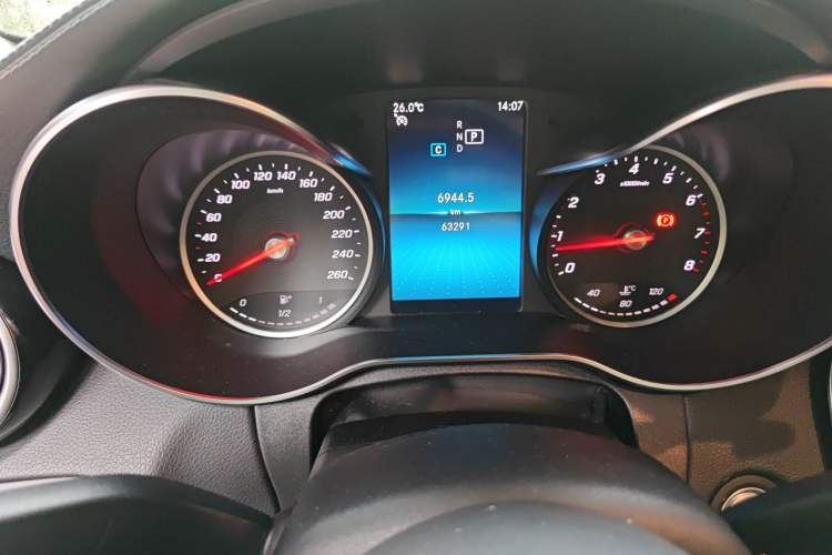 Used Mercedes-Benz C-Class 2019 C 180 L Fashion Edition Sport Version Odometer Close Up