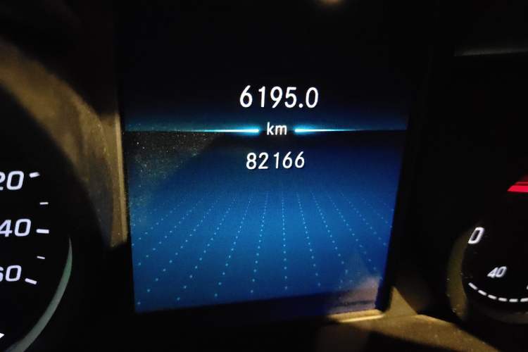 Used Mercedes-Benz C-Class 2019 C 180 L Fashion Edition Sport Version Odometer Close Up