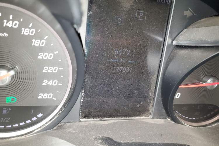 Used Mercedes-Benz C-Class 2019 C 180 L Fashion Edition Sport Version Odometer Close Up