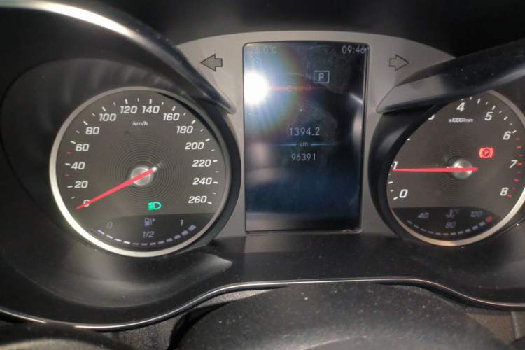Used Mercedes-Benz C-Class 2019 C 180 L Fashion Edition Sport Version Odometer Close Up