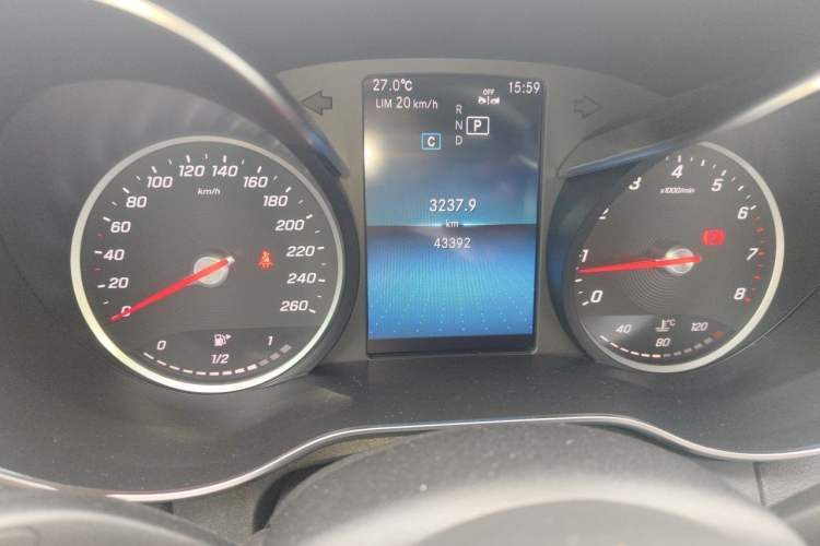 Used Mercedes-Benz C-Class 2019 C 180 L Fashion Edition Sport Version Odometer Close Up