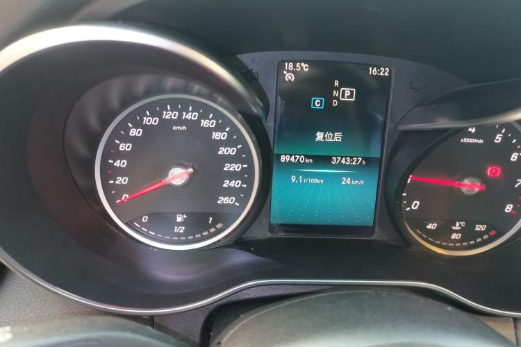 Used Mercedes-Benz C-Class 2019 C 180 L Fashion Edition Sport Version Odometer Close Up