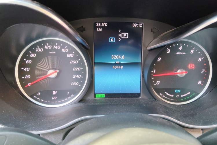 Used Mercedes-Benz C-Class 2019 C 260 L Sport Edition Odometer Close Up