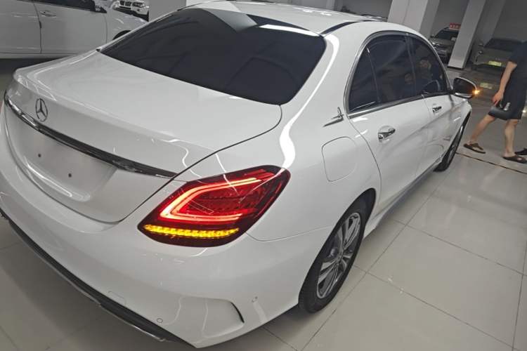 Used Mercedes-Benz C-Class 2019 C 180 L Fashion Edition Sport Version Rear Right 45 Deg