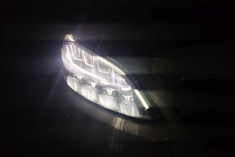 Used Mercedes-Benz C-Class 2019 C 260 L Sport Edition Right Front Headlight