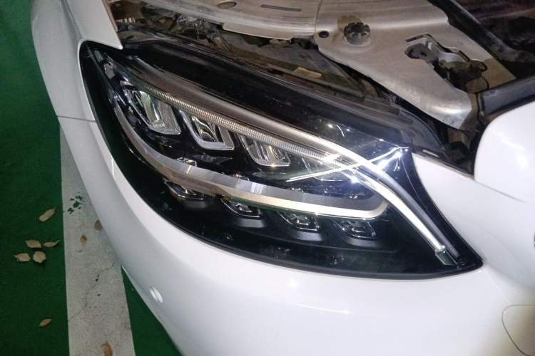 Used Mercedes-Benz C-Class 2019 C 180 L Fashion Edition Sport Version Right Front Headlight