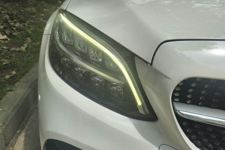 Used Mercedes-Benz C-Class 2019 C 180 L Fashion Edition Sport Version Right Front Headlight