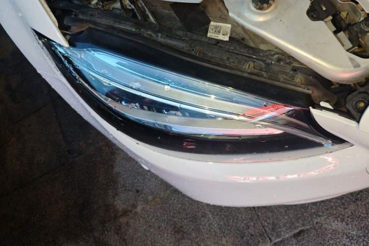 Used Mercedes-Benz C-Class 2019 Restyled C 260 L Sport Edition Right Front Headlight