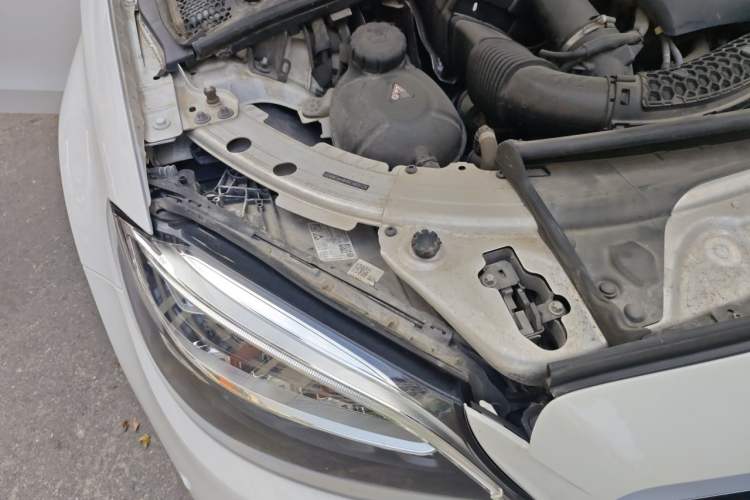 Used Mercedes-Benz C-Class 2019 C 180 L Fashion Edition Sport Version Right Front Headlight