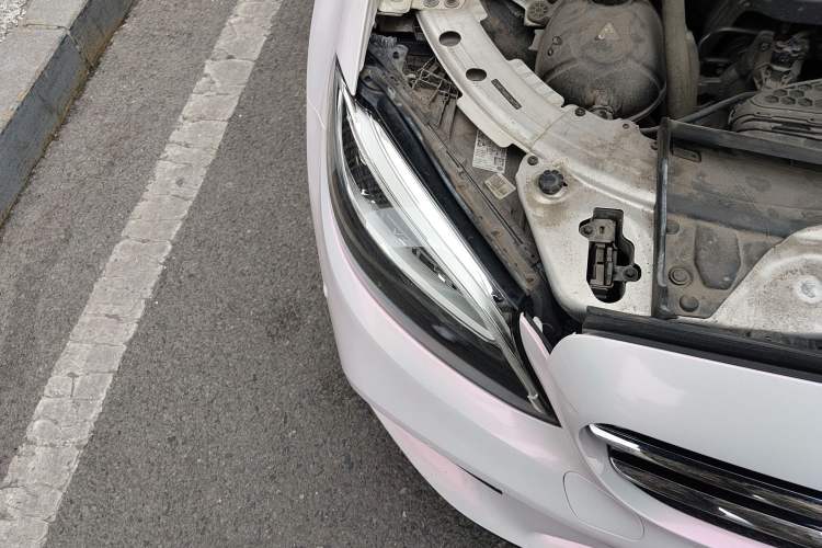 Used Mercedes-Benz C-Class 2019 C 260 Sport Edition Right Front Headlight