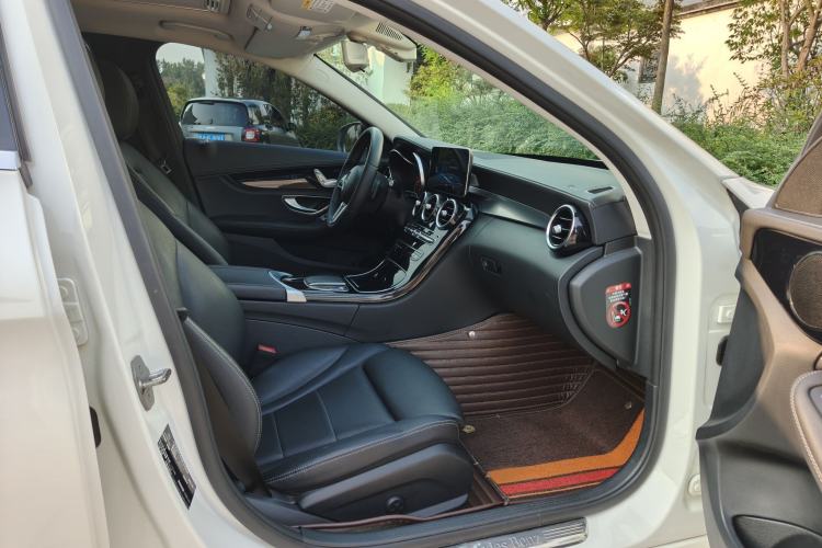 Used Mercedes-Benz C-Class 2019 C 180 L Dynamic Sports Edition Right Front Seat