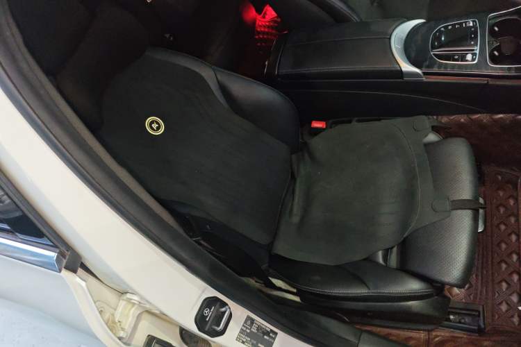 Used Mercedes-Benz C-Class 2019 Restyled C 260 L Sport Edition Right Front Seat
