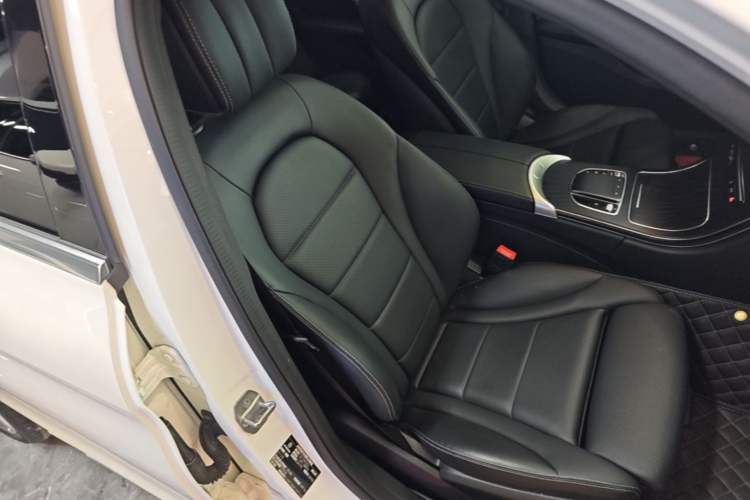 Used Mercedes-Benz C-Class 2019 Facelift C 260 L 4MATIC Sport Edition Right Front Seat