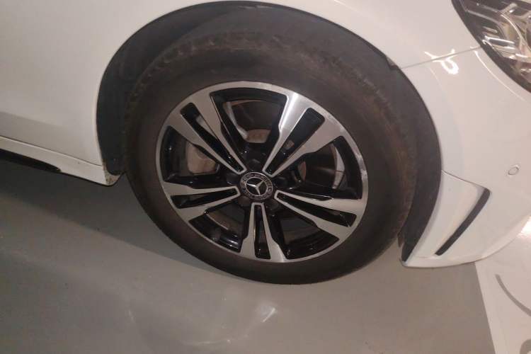 Used Mercedes-Benz C-Class 2019 C 260 Sport Edition Right Front Wheel Hub