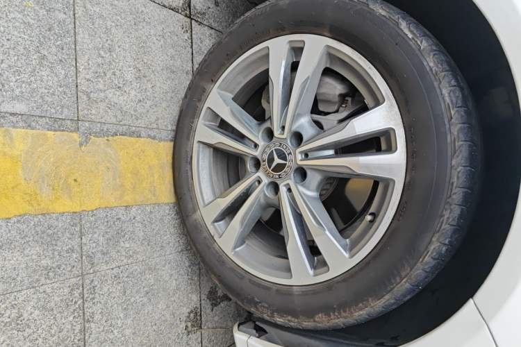 Used Mercedes-Benz C-Class 2019 C 180 L Dynamic Sports Edition Right Front Wheel Hub