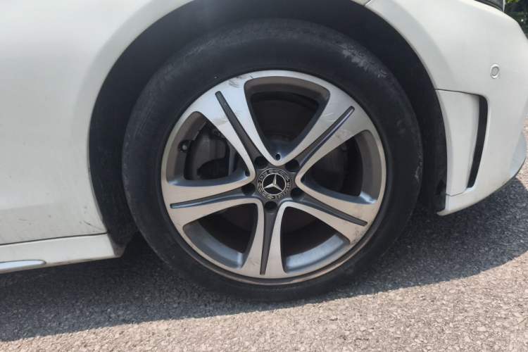 Used Mercedes-Benz C-Class 2019 Restyled C 260 L Sport Edition Right Front Wheel Hub