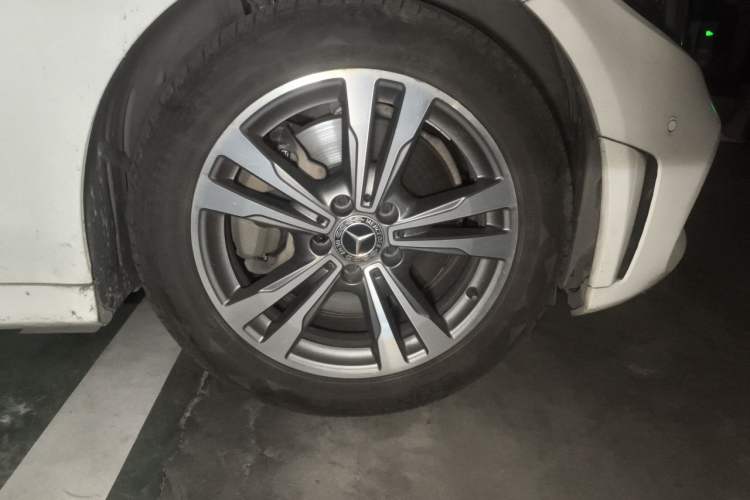 Used Mercedes-Benz C-Class 2019 C 180 L Fashion Edition Sport Version Right Front Wheel Hub
