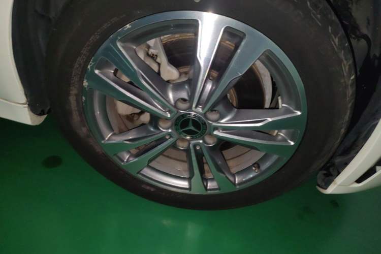 Used Mercedes-Benz C-Class 2019 C 180 L Fashion Edition Sport Version Right Front Wheel Hub