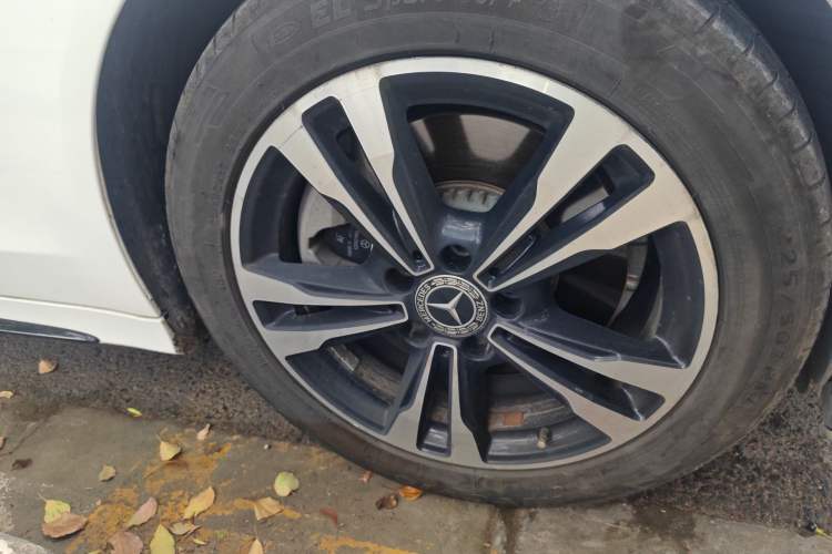 Used Mercedes-Benz C-Class 2019 C 260 Sport Edition Right Front Wheel Hub