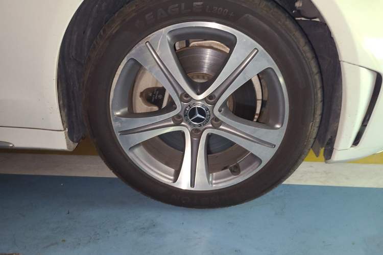 Used Mercedes-Benz C-Class 2019 Restyled C 260 L Sport Edition Right Front Wheel Hub