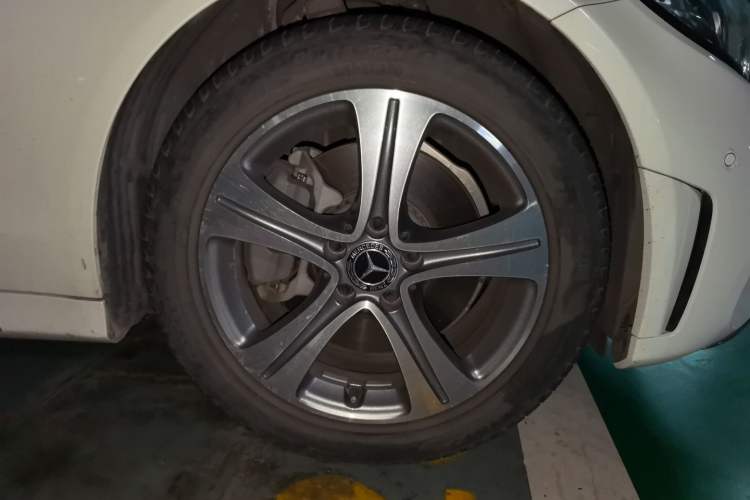Used Mercedes-Benz C-Class 2019 Restyled C 260 L Sport Edition Right Front Wheel Hub