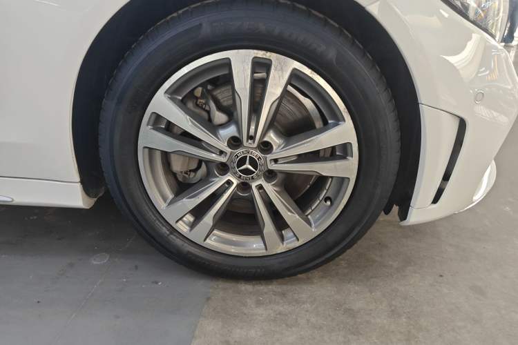 Used Mercedes-Benz C-Class 2019 C 180 L Fashion Edition Sport Version Right Front Wheel Hub