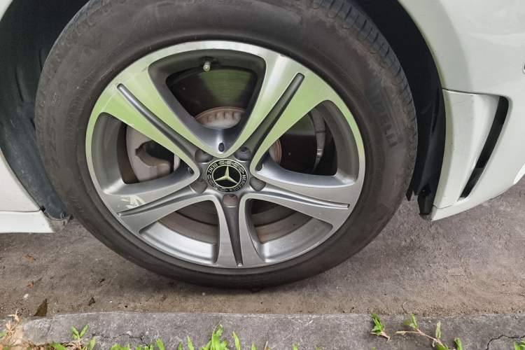 Used Mercedes-Benz C-Class 2019 C 260 L Sport Edition Right Front Wheel Hub