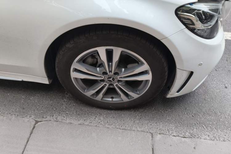 Used Mercedes-Benz C-Class 2019 C 180 L Fashion Edition Sport Version Right Front Wheel Hub