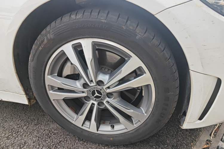 Used Mercedes-Benz C-Class 2019 C 180 L Dynamic Sports Edition Right Front Wheel Hub