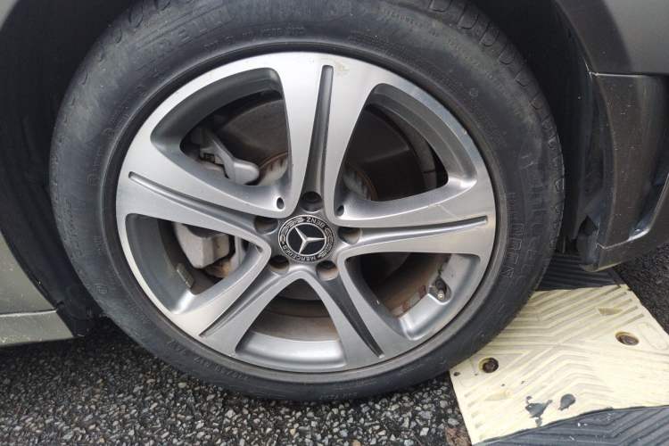Used Mercedes-Benz C-Class 2019 C 260 L Sport Edition Right Front Wheel Hub