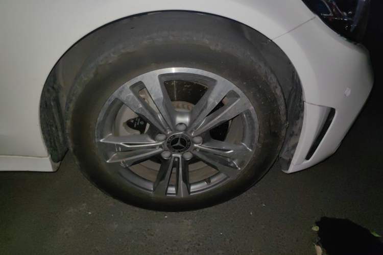 Used Mercedes-Benz C-Class 2019 C 180 L Fashion Edition Sport Version Right Front Wheel Hub