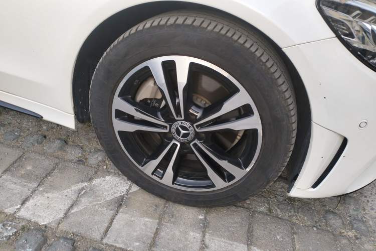 Used Mercedes-Benz C-Class 2019 C 260 Sport Edition Right Front Wheel Hub