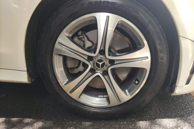 Used Mercedes-Benz C-Class 2019 C 260 L Sport Edition Right Front Wheel Hub
