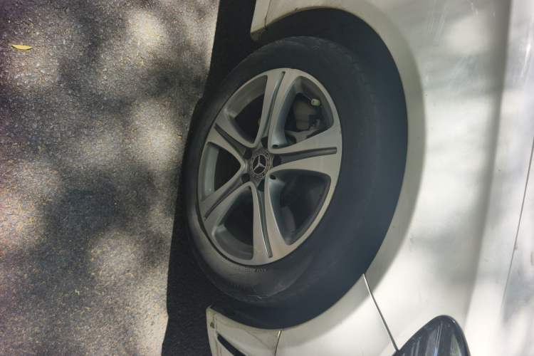 Used Mercedes-Benz C-Class 2019 Restyled C 260 L Sport Edition Right Front Wheel Hub