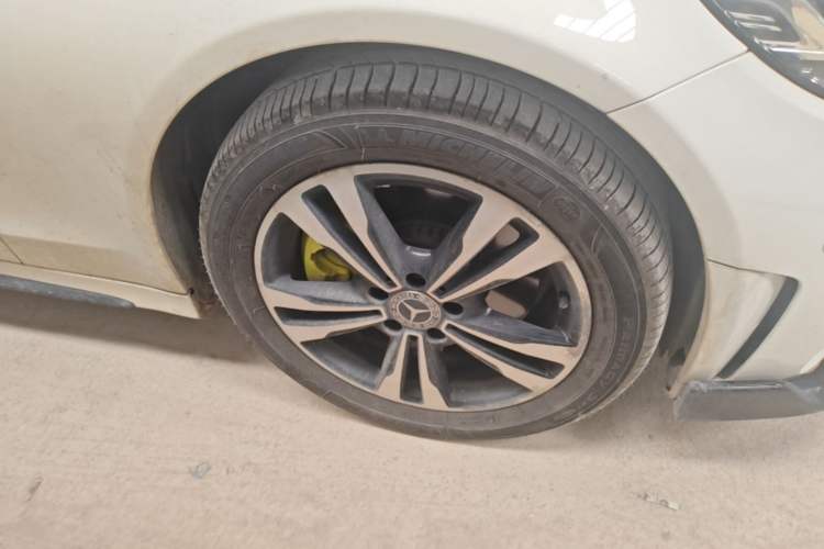 Used Mercedes-Benz C-Class 2019 C 260 Sport Edition Right Front Wheel Hub