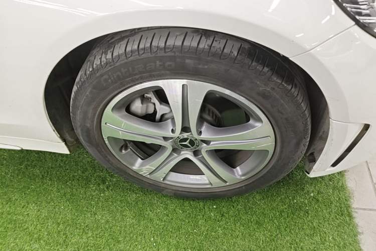 Used Mercedes-Benz C-Class 2019 Restyled C 260 L Sport Edition Right Front Wheel Hub