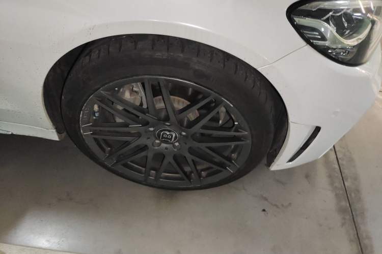 Used Mercedes-Benz C-Class 2019 Restyled C 260 L Sport Edition Right Front Wheel Hub
