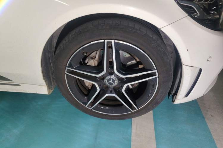 Used Mercedes-Benz C-Class 2019 C 260 Coupe Right Front Wheel Hub