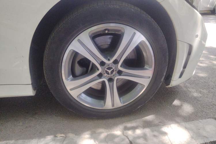 Used Mercedes-Benz C-Class 2019 Restyled C 260 L Sport Edition Right Front Wheel Hub
