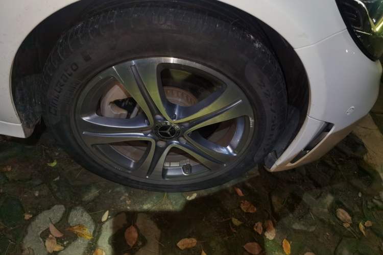 Used Mercedes-Benz C-Class 2019 Restyled C 260 L Sport Edition Right Front Wheel Hub