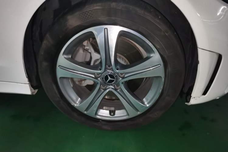 Used Mercedes-Benz C-Class 2019 Restyled C 260 L Sport Edition Right Front Wheel Hub