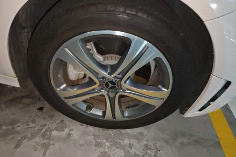 Used Mercedes-Benz C-Class 2019 C 260 L Sport Edition Right Front Wheel Hub