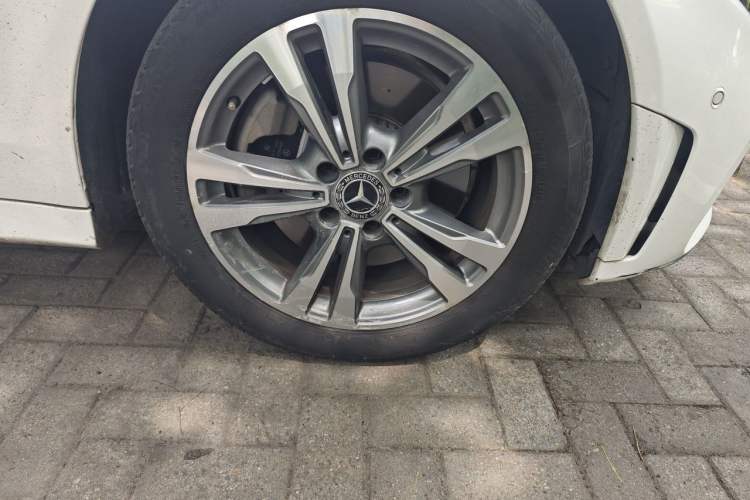 Used Mercedes-Benz C-Class 2019 C 180 L Fashion Edition Sport Version Right Front Wheel Hub