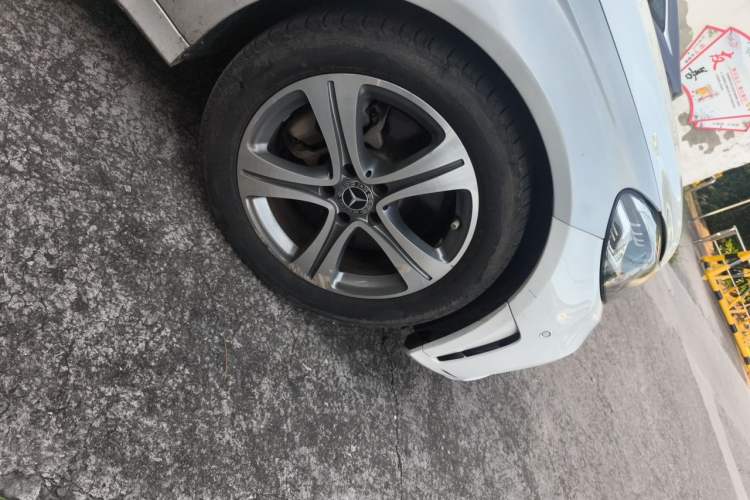 Used Mercedes-Benz C-Class 2019 Restyled C 260 L Sport Edition Right Front Wheel Hub