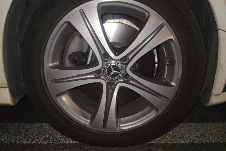 Used Mercedes-Benz C-Class 2019 C 260 L Sport Edition Right Front Wheel Hub