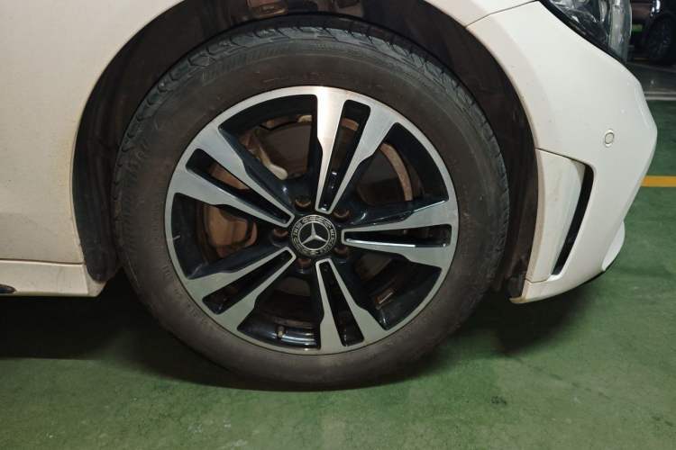 Used Mercedes-Benz C-Class 2019 C 260 Sport Edition Right Front Wheel Hub