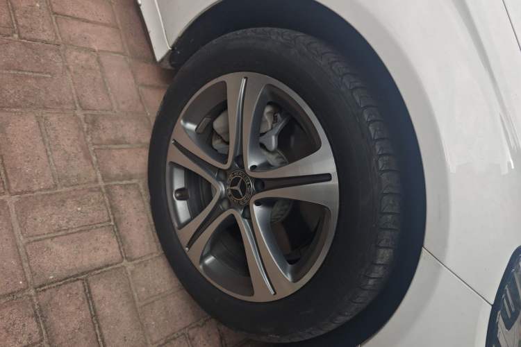 Used Mercedes-Benz C-Class 2019 Restyled C 260 L Sport Edition Right Front Wheel Hub